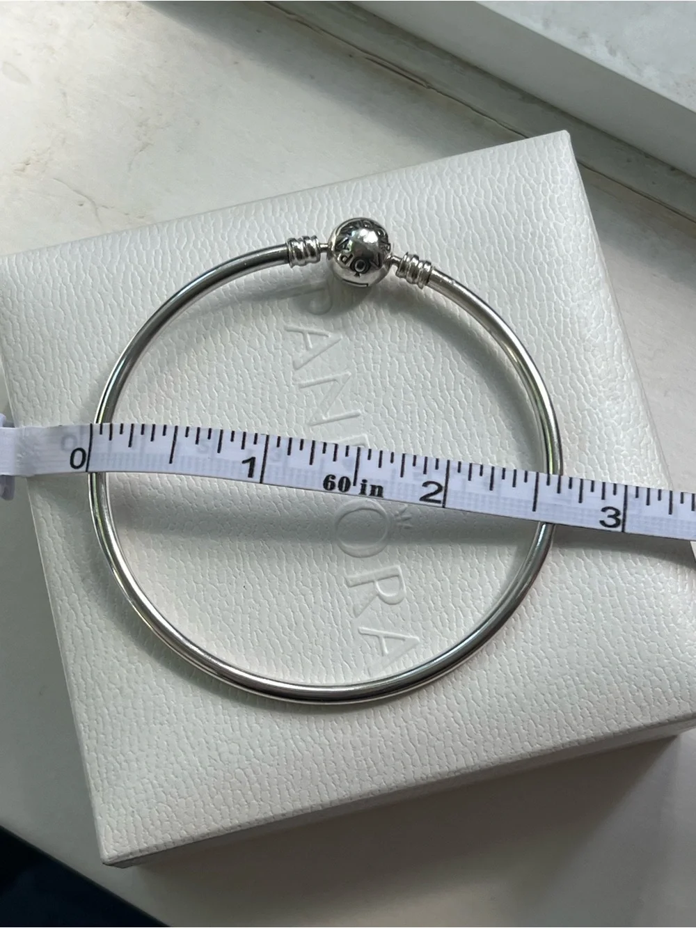 Pandora round clasp bangle - Picture 4 of 4